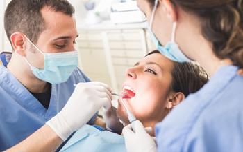 Consulta de odontología y limpieza de boca